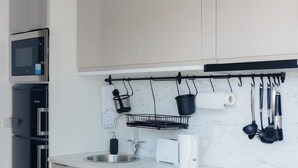 Småhus | Eget kjøkken | Kjøleskap, mikrobølgeovn, ovn og kokeplater