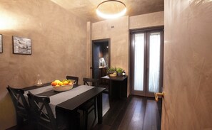 City-Apartment | Eigene Küche | Mini-Kühlschrank, Mikrowelle, Herdplatte