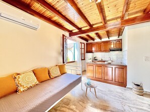 Living area - Renas Maisonette 1 near Roda (Roda)