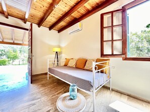 1 bedroom, travel crib, free WiFi, bed sheets - Renas Maisonette 1 near Roda (Roda)