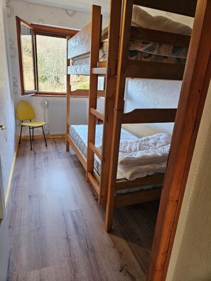 3 bedrooms, iron/ironing board, travel cot, free WiFi - Gîte de la Ferme du Lomont (Chamesol)