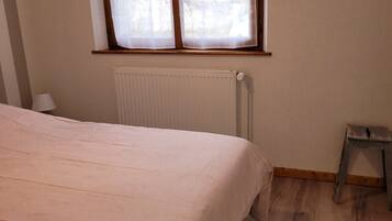 3 bedrooms, iron/ironing board, travel crib, free WiFi