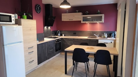 Fridge, microwave, oven, stovetop. Gîte de la Ferme du Lomont