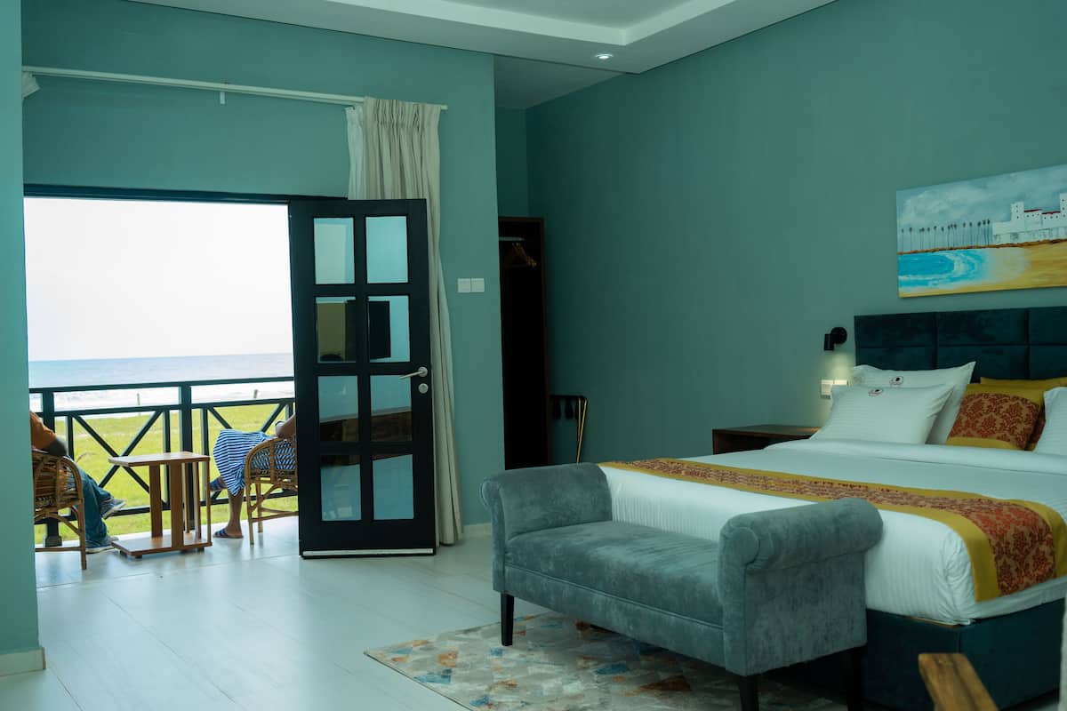 1 habitación, decoración personalizada, muebles diferentes y escritorio