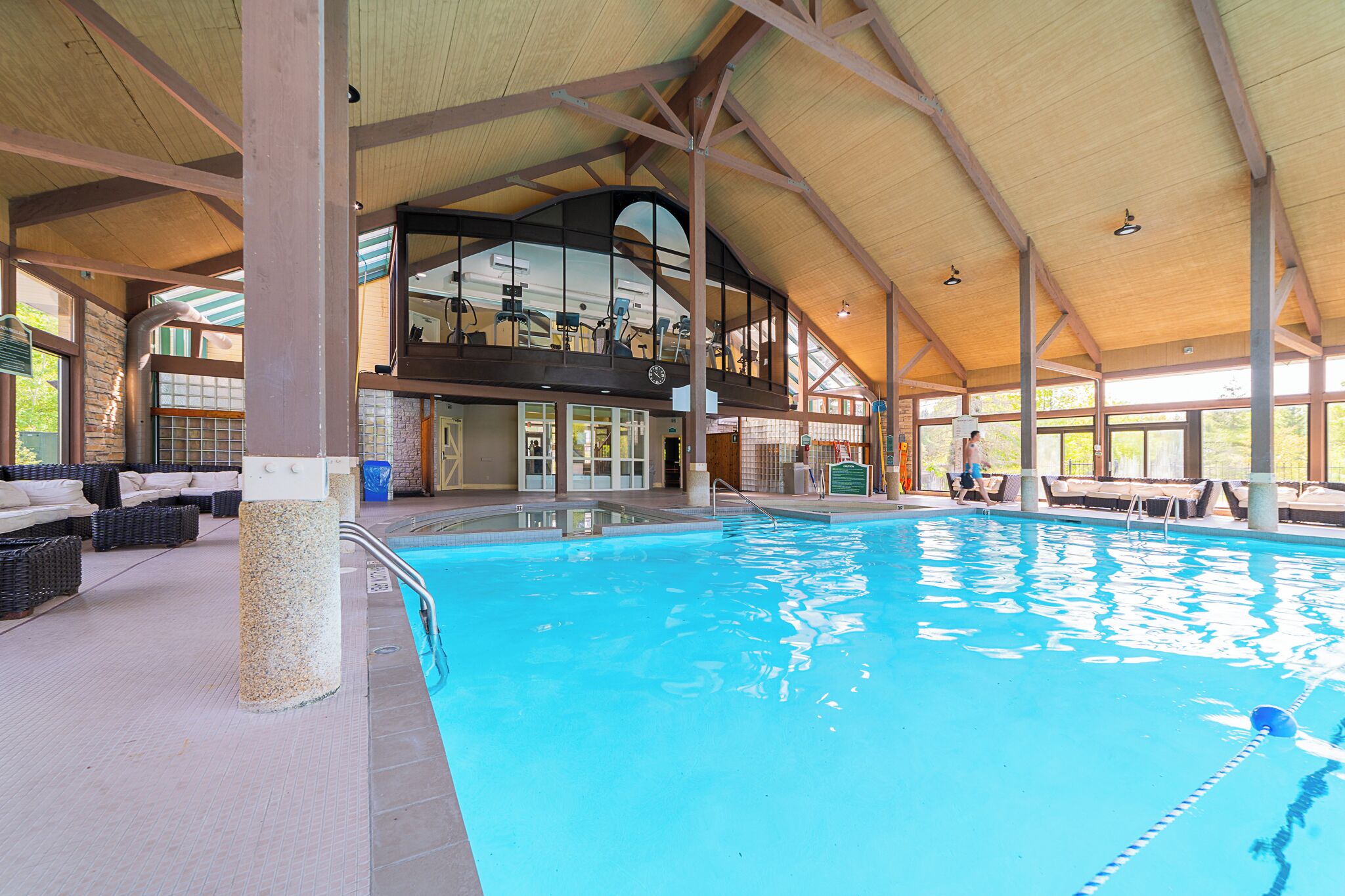 Piscine couverte, piscine extérieure