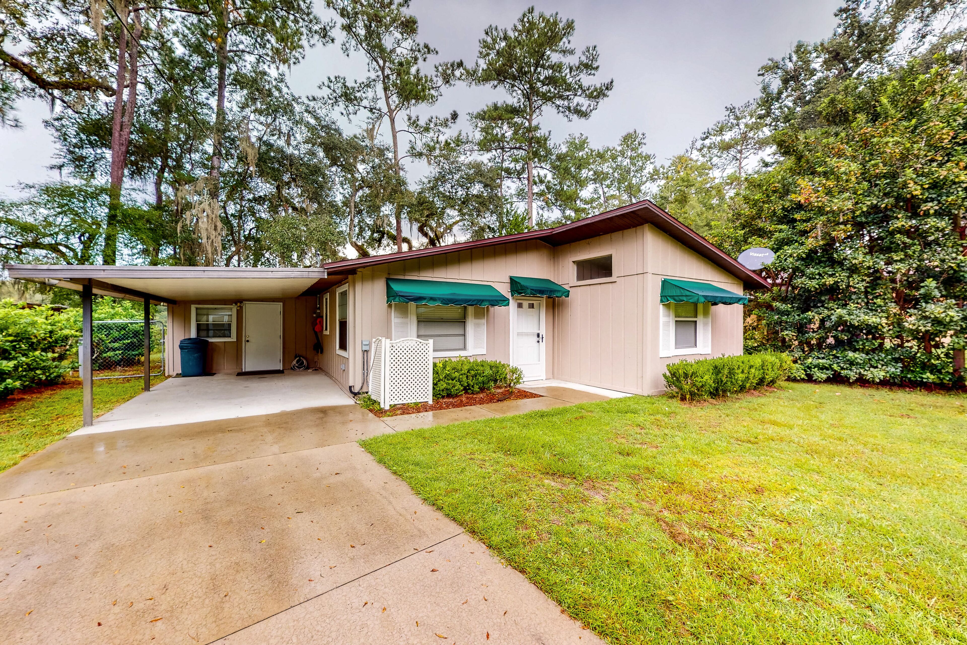 Riverfront home with amazing views, private dock, boat house & boat lift