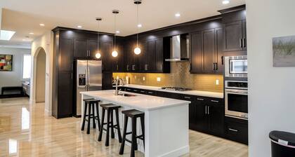 Upscale modern luxurious 4-bedroom home