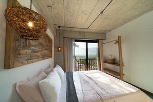 Premium Suite | Premium bedding, down comforters, individually decorated