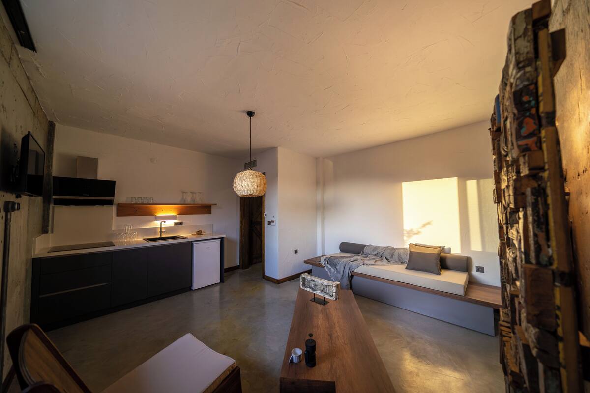 Romantic Suite | Dapur kecil peribadi | Pembancuh kopi/teh, ketuhar, dapur, cerek elektrik