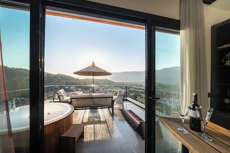 Luxury Suite | Terrace/patio. Kikonia Art & Suites