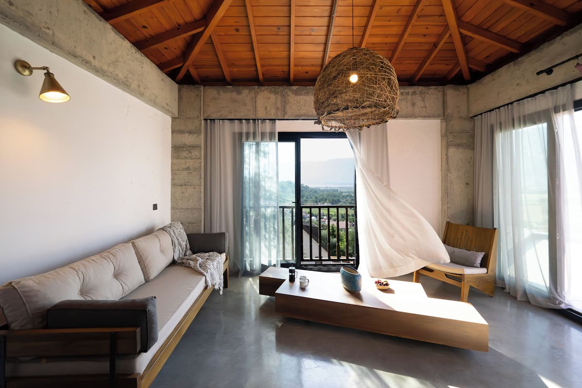 Signature Suite | Living area | Smart TV, Netflix, Hulu, heated floors