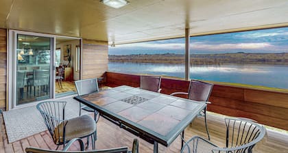 Waterfront home on the Columbia River