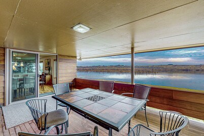 Waterfront home on the Columbia River