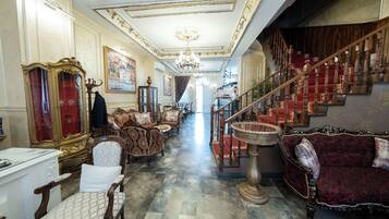 Sala de estar en el lobby