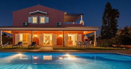 Serene retreat w/ heatable pool & terrace