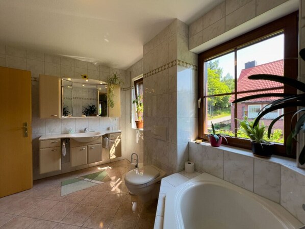 Shower, hair dryer, towels, soap - 2 Bedroom Apartment in Ellrich (Ellrich)