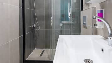 Economy Double Room | Bathroom
