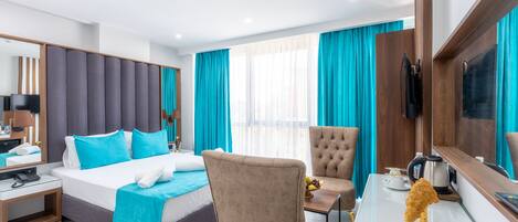 Quarto casal luxo | Roupas de cama premium, quartos à prova de som, Wi-Fi de cortesia