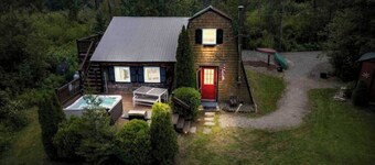 A-Frame Hot tub Retreat - Firepit, Grill, EV & Dog Friendly, Close to N. Conway.