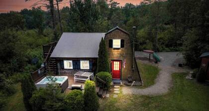 A-Frame Hot tub Retreat - Firepit, Grill, EV & Dog Friendly, Close to N. Conway.
