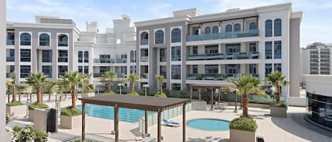 Art Gardens 210 | Balcony view