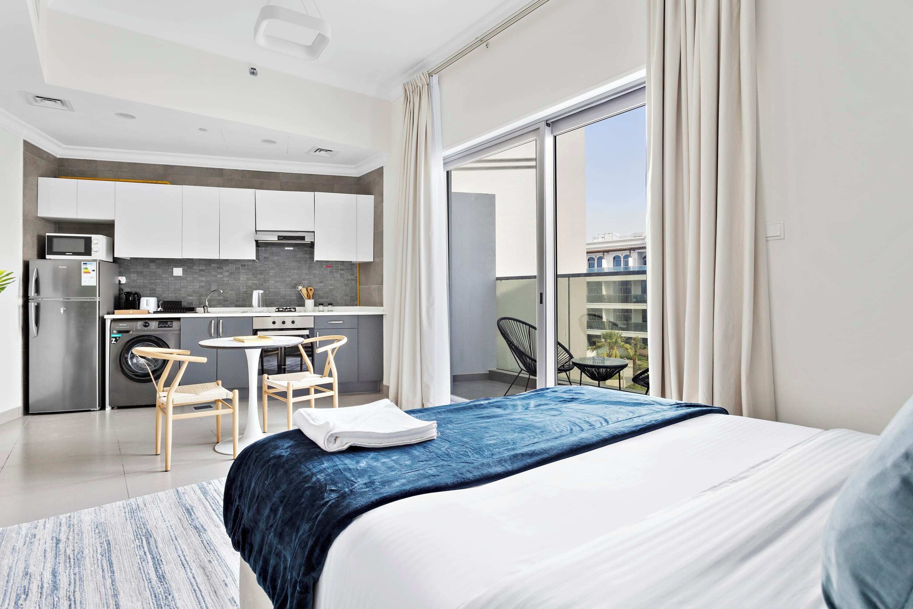 Art Gardens 310 | Egyptian cotton sheets, premium bedding, memory foam beds, in-room safe