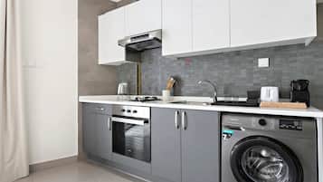 Art Gardens 311 | Private kitchen | Fridge, microwave, oven, stovetop