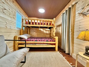 5 habitaciones, tabla de planchar con plancha y wifi gratis 