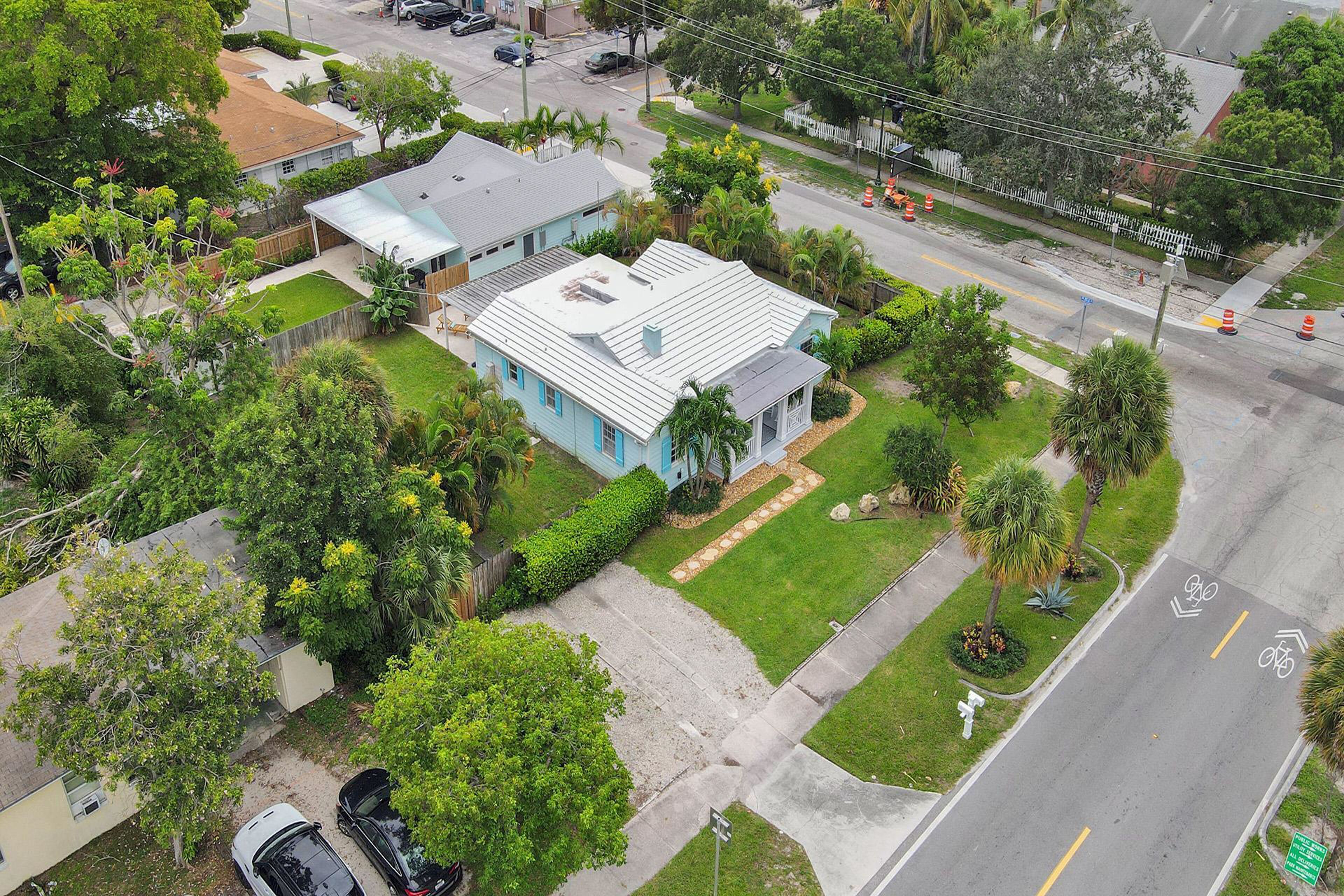 Cottage near Beach & Atlantic Avenue - Fenced Yard, Updated Kitchen, Sunroom
