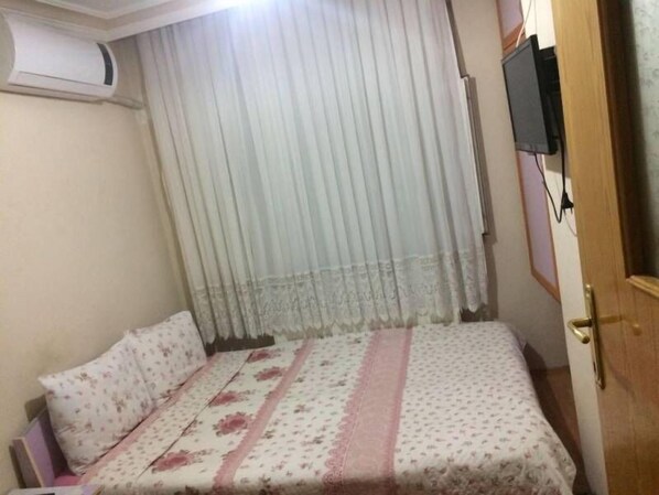 Free WiFi, bed sheets