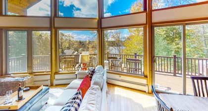 Gorgeous Lake Ashmere Home with Private Hot Tub & Lake Views, Screened Porch
