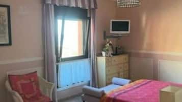 5 bedrooms, travel cot, WiFi, bed sheets