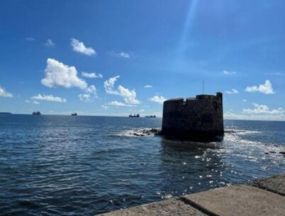 Ideal for family and groups. Exclusive and spacious house on the sea. Relax