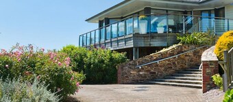 Vantage Point, Hillfield Village