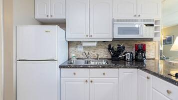 Condo, 1 Queen Bed with Sofa bed, Kitchen, Beach View | Private kitchen | Fridge, microwave, cookware/dishes/utensils