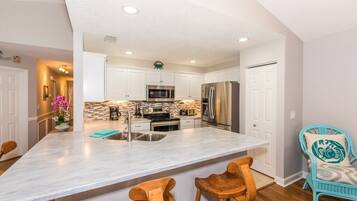 Rumah, Beberapa Tempat Tidur, dapur | Dapur pribadi | Lemari es, microwave, oven, dan kompor