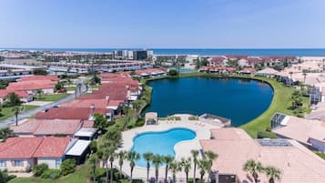 Kolam renang outdoor