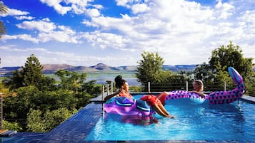 2 udendørs pools