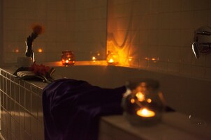 Bañera con ducha, cabezal de ducha tipo lluvia