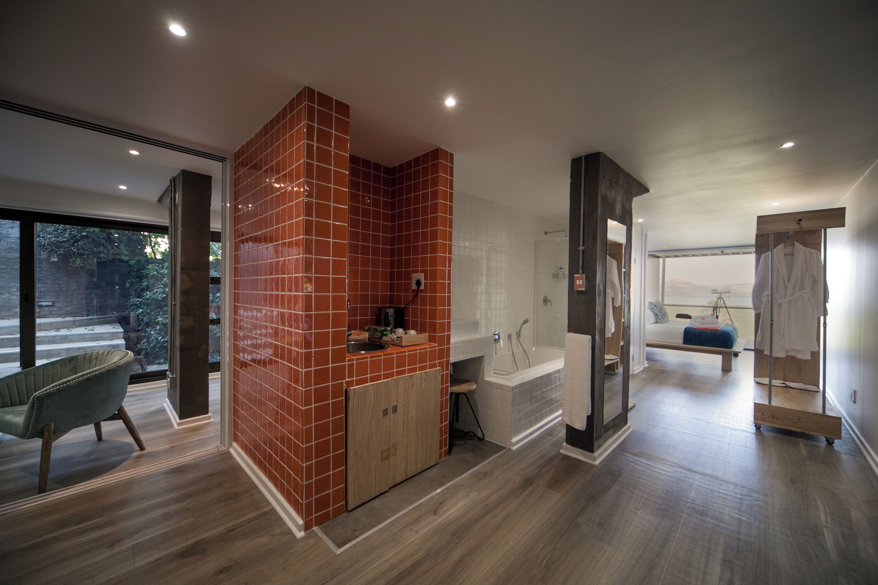 Premium bedding, in-room safe, desk, laptop workspace