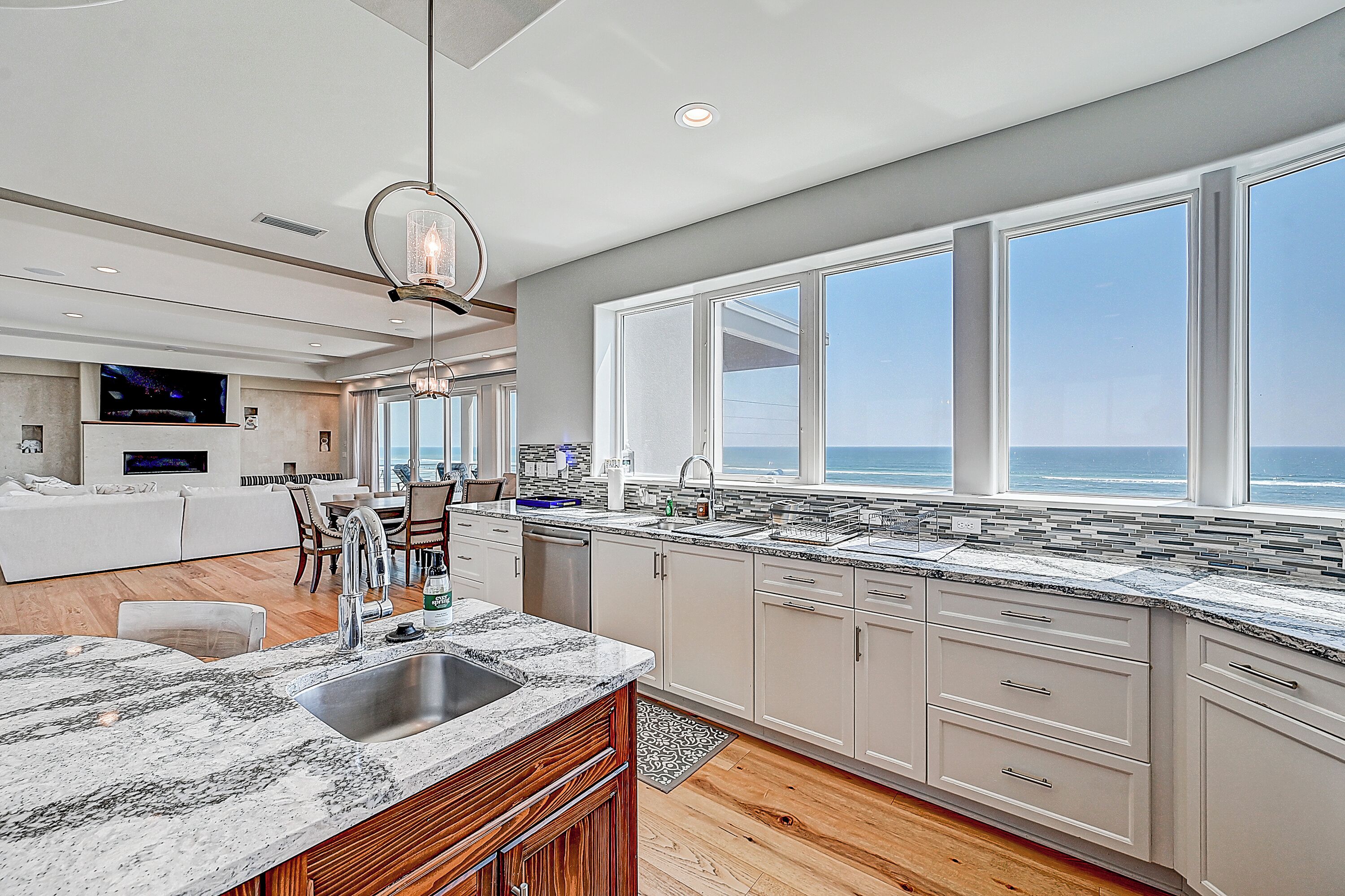 Casa, varias camas, acceso a la alberca, vista a la playa | Interior