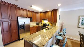 Condo, Multiple Beds, Balcony, Pool View | Private kitchen | Fridge, microwave, stovetop, dishwasher