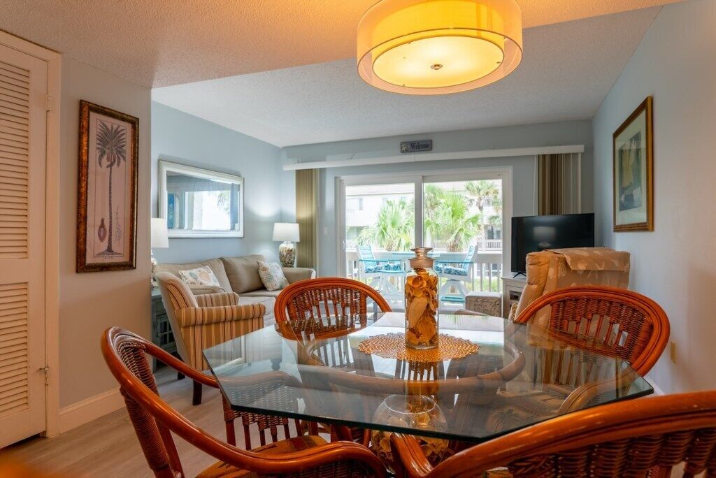 Condo, nhiều giường, ban công, quang cảnh bãi biển | Khu ăn uống