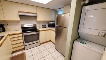 Kondominium, Beberapa Tempat Tidur, dapur, pemandangan pantai | Dapur pribadi | Lemari es, microwave, oven, dan kompor