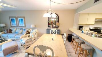 Condo, Multiple Beds, Kitchen, Beach View | Dining