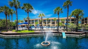 A hotel with a pool, palm trees, and a fountain. - Ocean Villas 6 (St. Augustine)