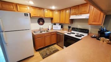 Condo, Multiple Beds, Pool Access | Private kitchen | Fridge, microwave, oven, stovetop
