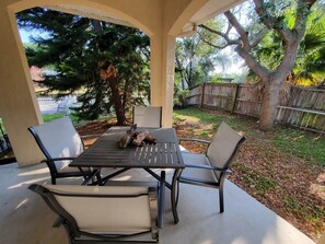 Casa, varias camas, cocina | Restaurante al aire libre