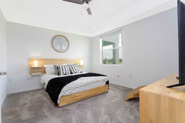 A bedroom with a bed, a ceiling fan, a window, and a television. - Gorgeous 3Bd 8 Guests Storey Lake Resort Close to Disney 101 3191 (Kissimmee)