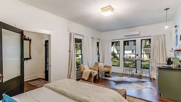 5 bedrooms, iron/ironing board, WiFi, bed sheets